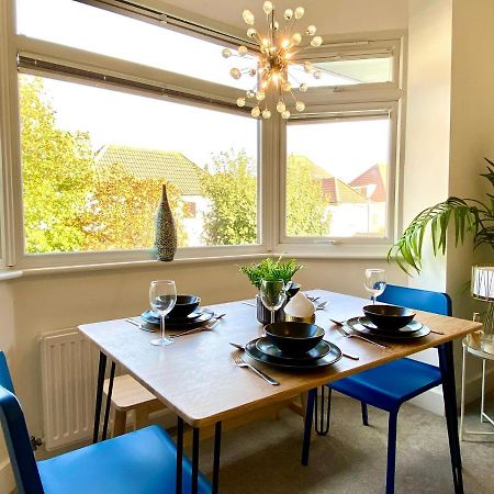 2 Min Walk To The Best Beach! Stunning Newly Refurbished Stylish 2 Bedroom Apartment! - Great Location - Free Parking - Fast Wifi - Smart Tv - Sleeps Up To 4! Close To Bournemouth & Poole Town Centre & Sandbanks Eksteriør billede