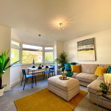 2 Min Walk To The Best Beach! Stunning Newly Refurbished Stylish 2 Bedroom Apartment! - Great Location - Free Parking - Fast Wifi - Smart Tv - Sleeps Up To 4! Close To Bournemouth & Poole Town Centre & Sandbanks Eksteriør billede
