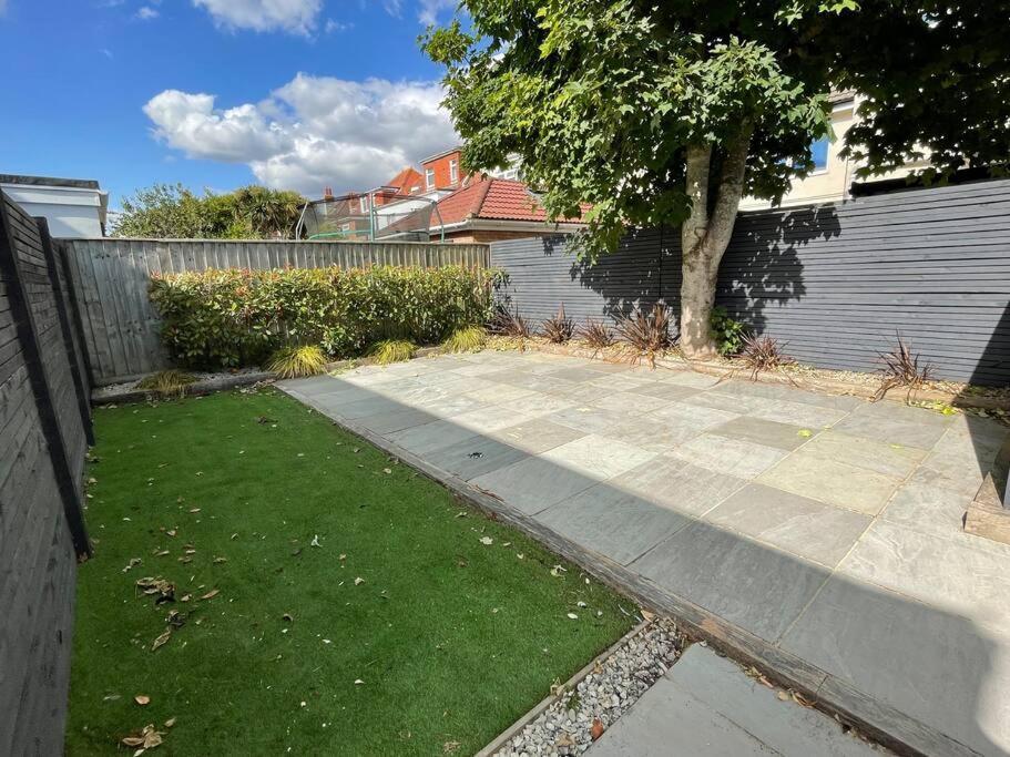 2 Min Walk To The Best Beach! Stunning Newly Refurbished Stylish 2 Bedroom Apartment! - Great Location - Free Parking - Fast Wifi - Smart Tv - Sleeps Up To 4! Close To Bournemouth & Poole Town Centre & Sandbanks Eksteriør billede