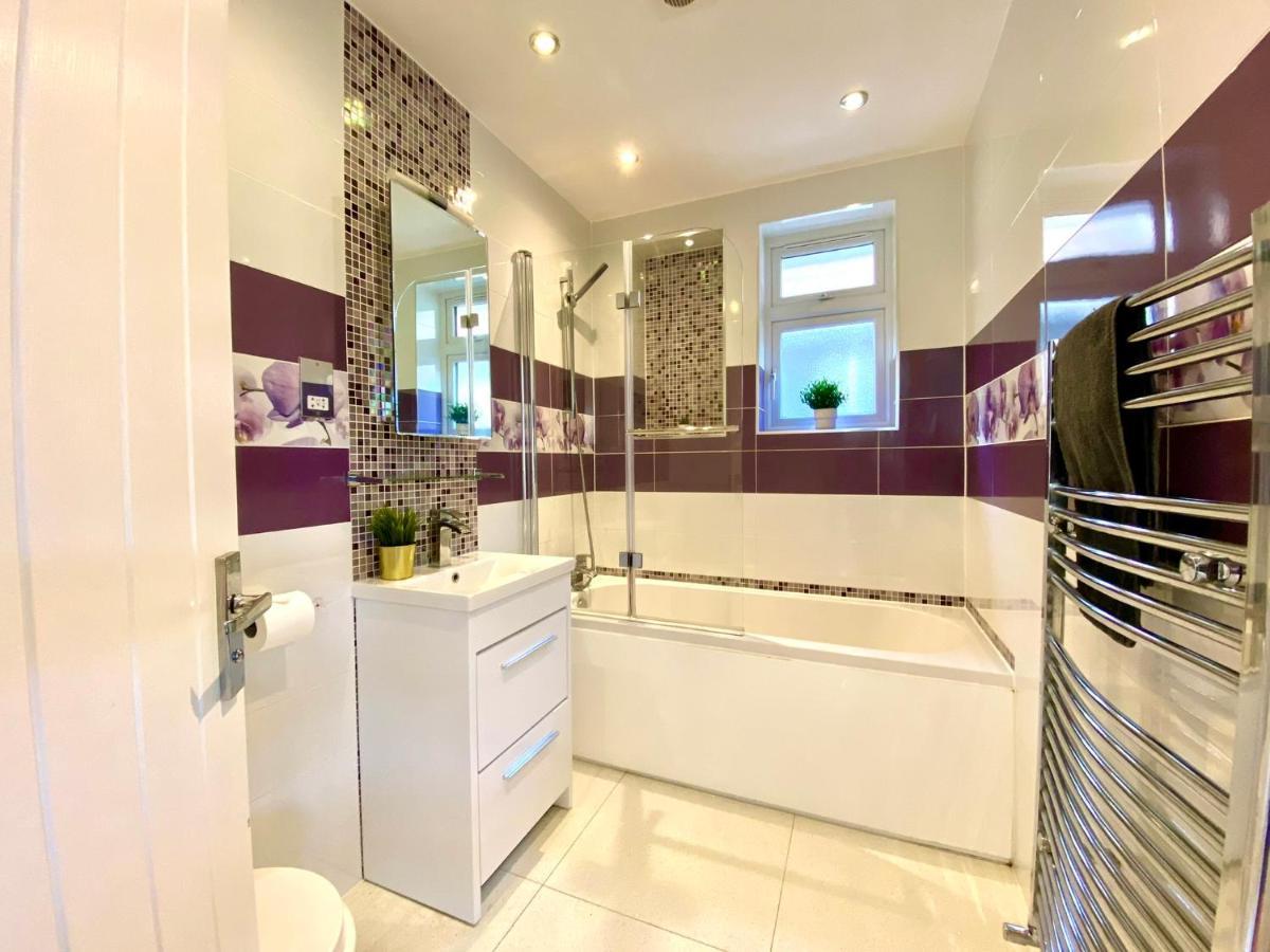 2 Min Walk To The Best Beach! Stunning Newly Refurbished Stylish 2 Bedroom Apartment! - Great Location - Free Parking - Fast Wifi - Smart Tv - Sleeps Up To 4! Close To Bournemouth & Poole Town Centre & Sandbanks Eksteriør billede
