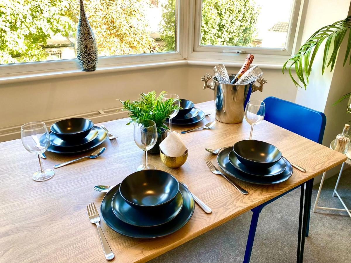 2 Min Walk To The Best Beach! Stunning Newly Refurbished Stylish 2 Bedroom Apartment! - Great Location - Free Parking - Fast Wifi - Smart Tv - Sleeps Up To 4! Close To Bournemouth & Poole Town Centre & Sandbanks Eksteriør billede