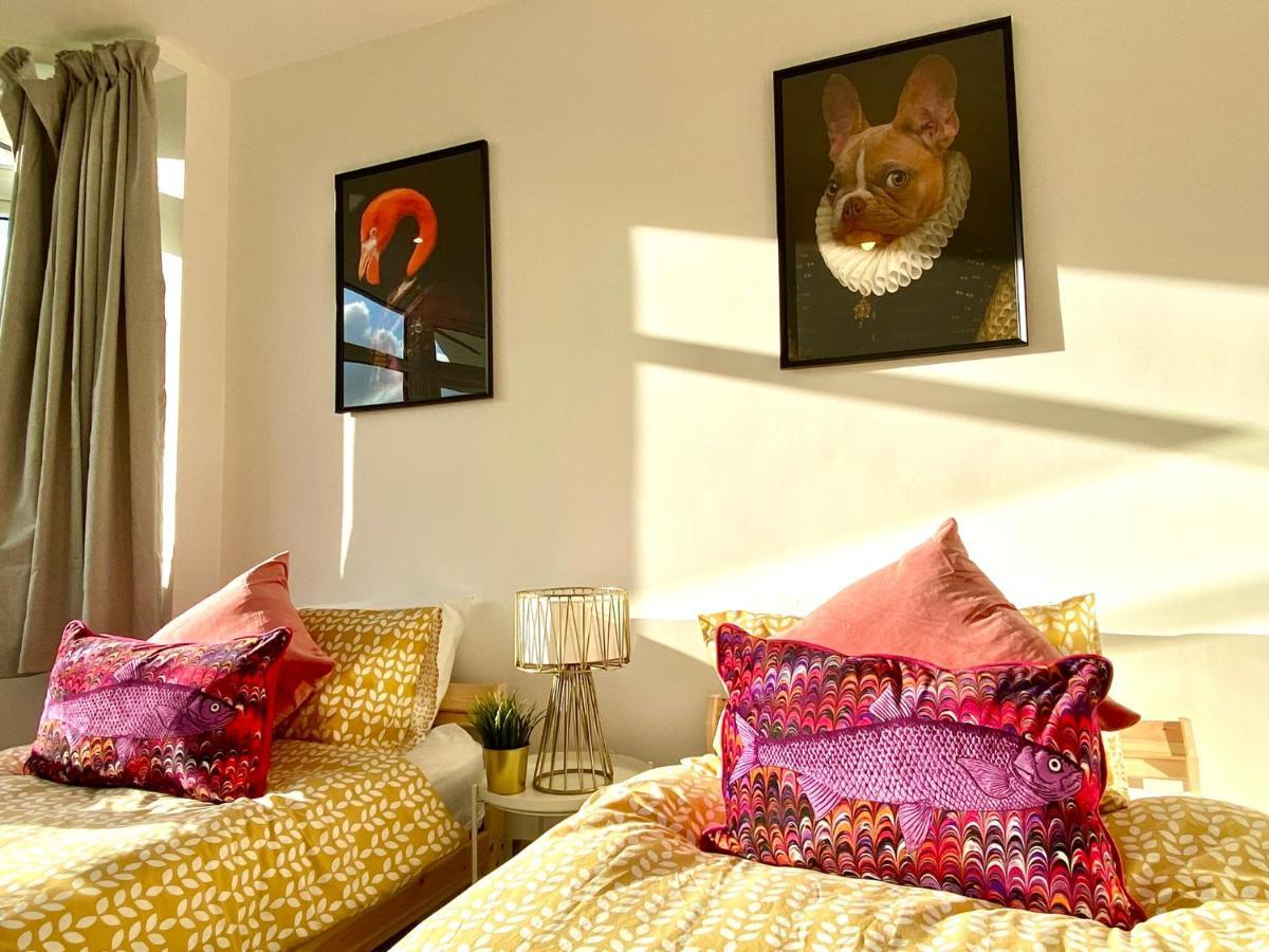 2 Min Walk To The Best Beach! Stunning Newly Refurbished Stylish 2 Bedroom Apartment! - Great Location - Free Parking - Fast Wifi - Smart Tv - Sleeps Up To 4! Close To Bournemouth & Poole Town Centre & Sandbanks Eksteriør billede