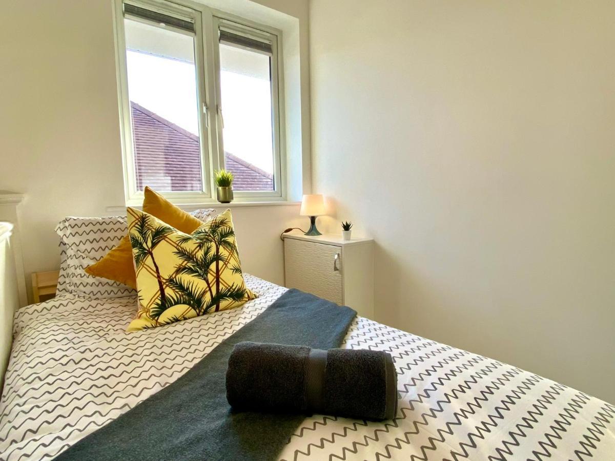 2 Min Walk To The Best Beach! Stunning Newly Refurbished Stylish 2 Bedroom Apartment! - Great Location - Free Parking - Fast Wifi - Smart Tv - Sleeps Up To 4! Close To Bournemouth & Poole Town Centre & Sandbanks Eksteriør billede
