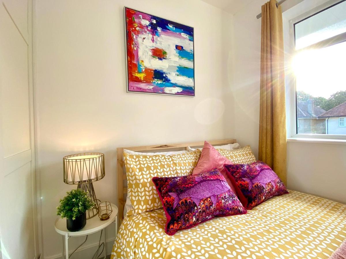 2 Min Walk To The Best Beach! Stunning Newly Refurbished Stylish 2 Bedroom Apartment! - Great Location - Free Parking - Fast Wifi - Smart Tv - Sleeps Up To 4! Close To Bournemouth & Poole Town Centre & Sandbanks Eksteriør billede